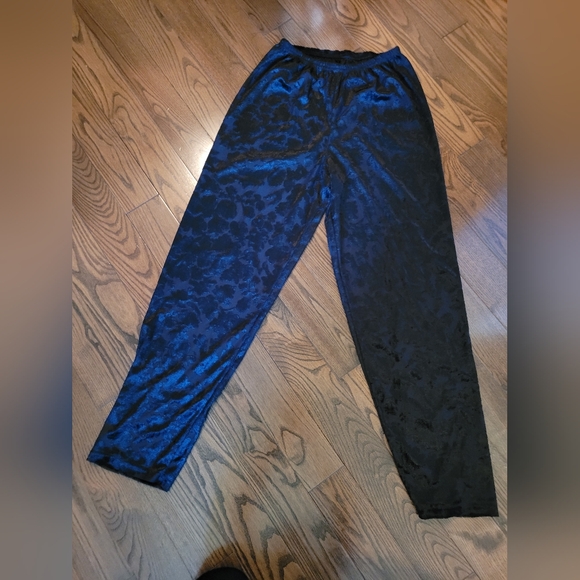 Soft Printed Lounge Pants, Excellent Condition Like New - Picture 2 of 7